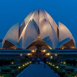 Templo del Loto de Delhi al anochecer