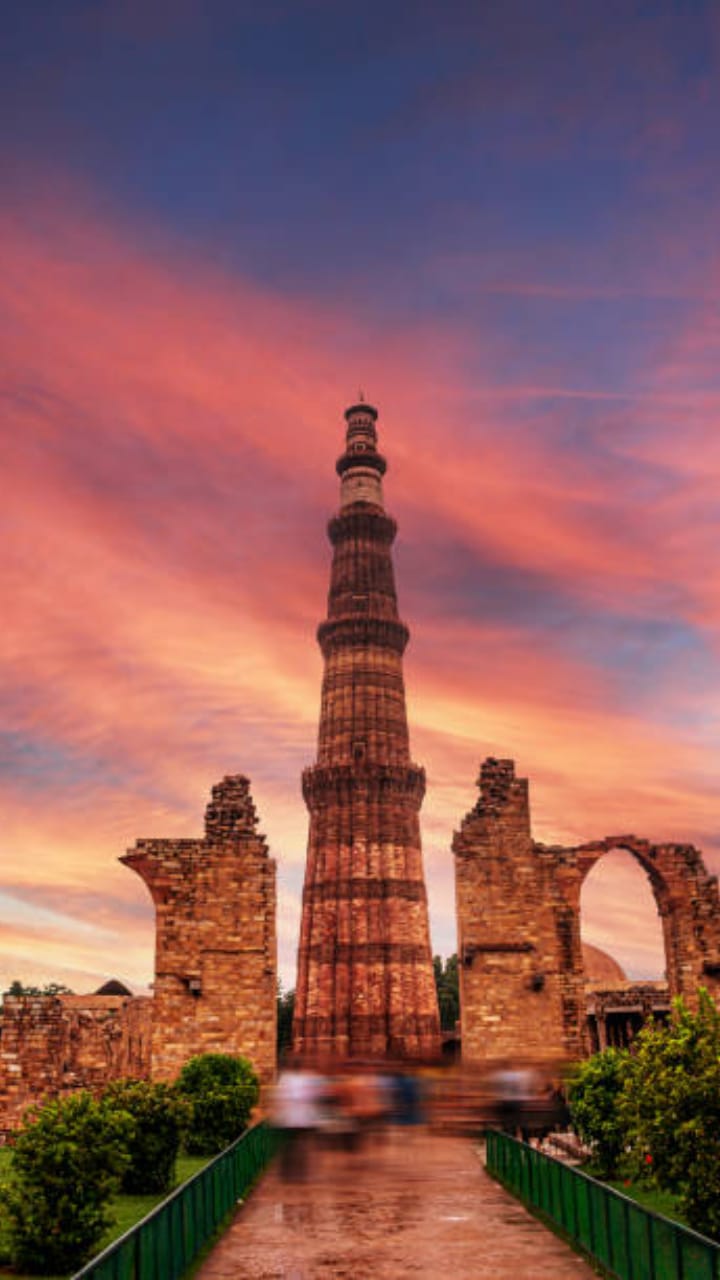 Amanecer sobre el Qutub Minar, Delhi, India